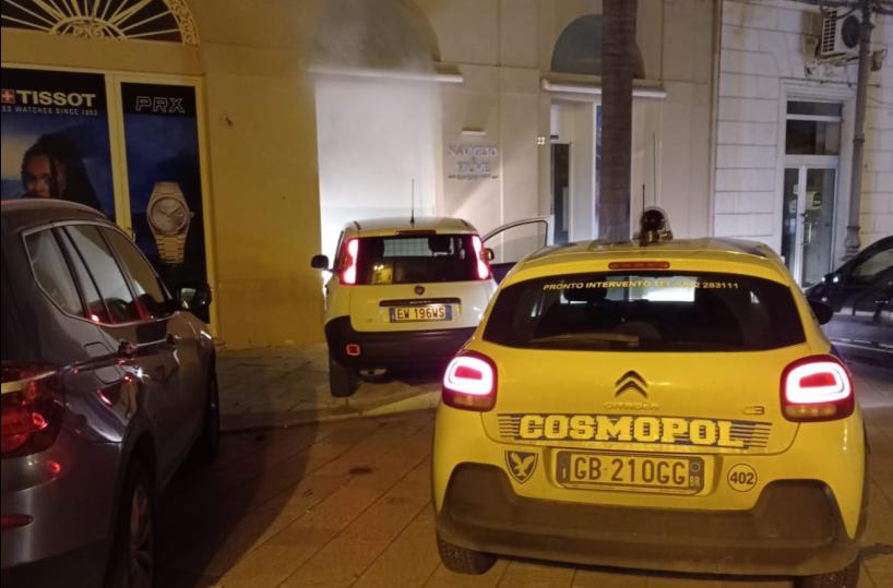 Brindisi, spaccata alla gioielleria  Naviglio Fiume,  ma il furto sfuma