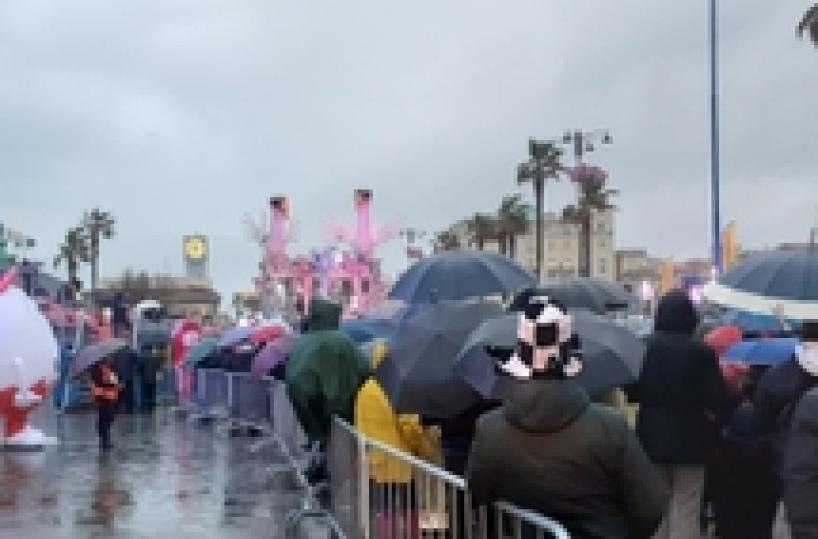 Su carri a Viareggio Greta,Trump,Salvini