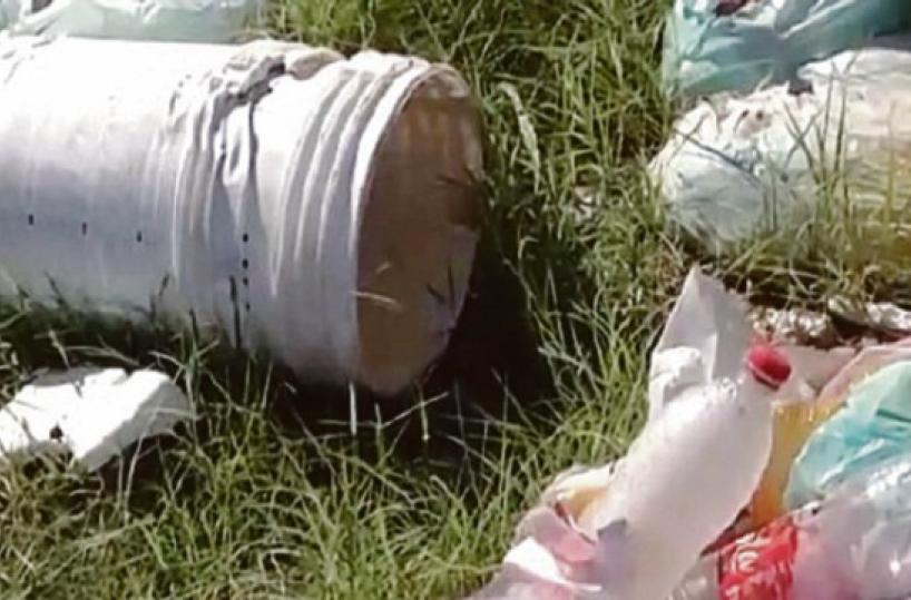 Andria, in via Paganini una discarica al posto dell’ex passaggio a livello