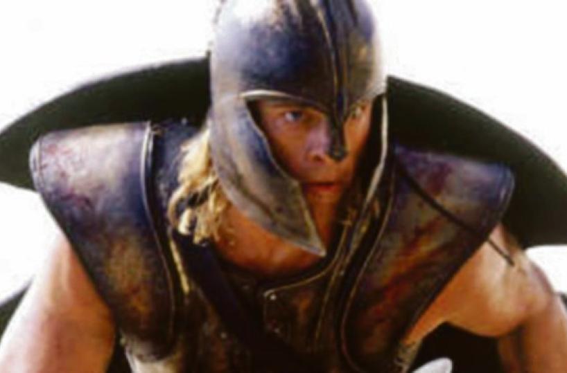 La battaglia kolossal di «Troy» riletta dal regista Petersen con Brad Pitt e Orlando Bloom