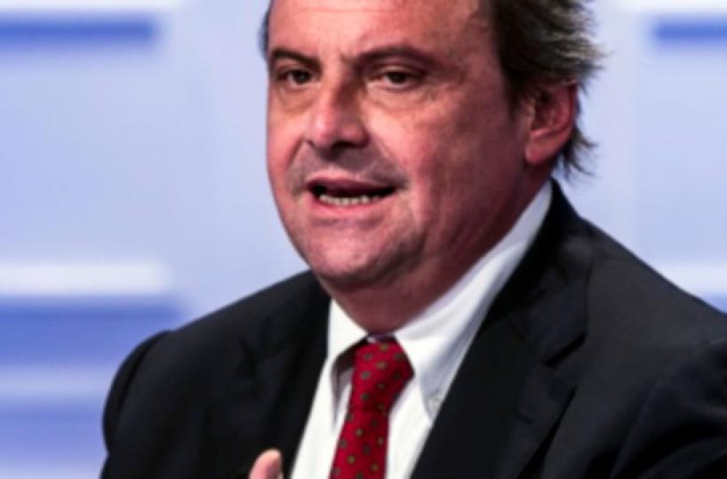 Calenda: «Caccio chi va con Emiliano». Il dg Cassano: «E io cosa c’entro?»