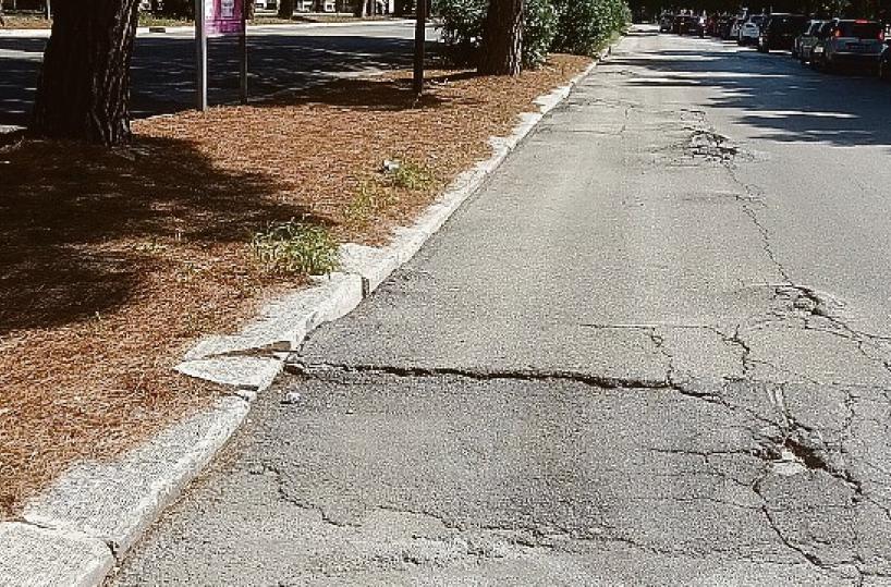 Foggia, strada dissestata