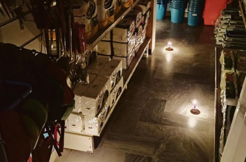 Luci spente nei negozi: la protesta di Bitetto contro il caro bollette