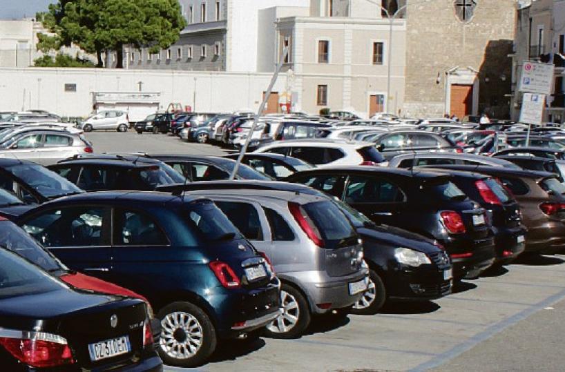 Bari, i ristoratori contro il caos parcheggi: «Ritardi e disdette dai clienti in cerca»