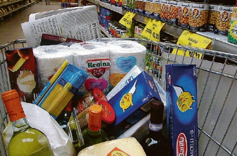La spesa degli italiani e la classifica delle città più care: pugliesi e lucani resistono 