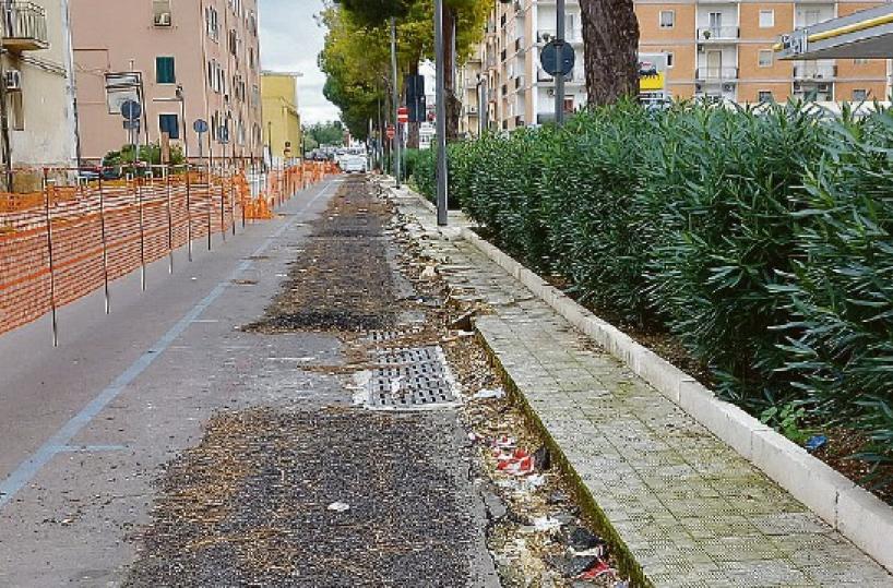 Brindisi, fermo da giorni il  cantiere in viale Aldo Moro: aumentano i disagi