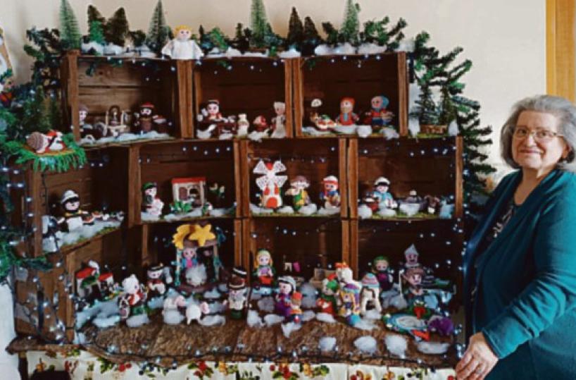 A Bitonto il presepe di Giuseppina con 150 personaggi all’uncinetto