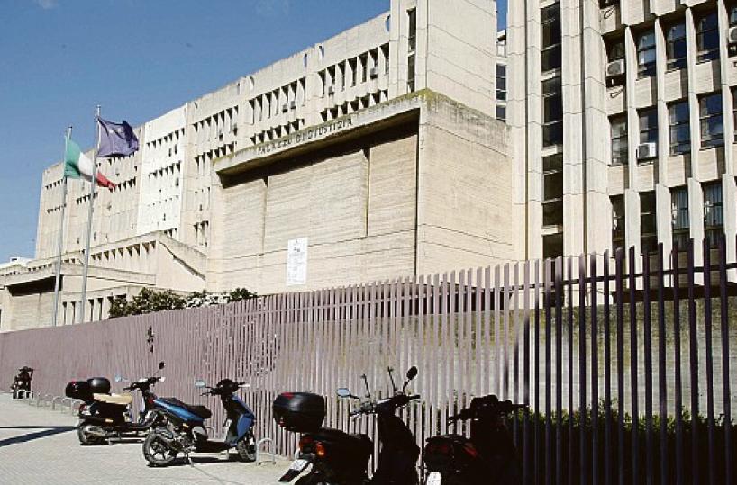 Brindisi, diffonde video intimi della sua ex fidanzata: indagato 19enne