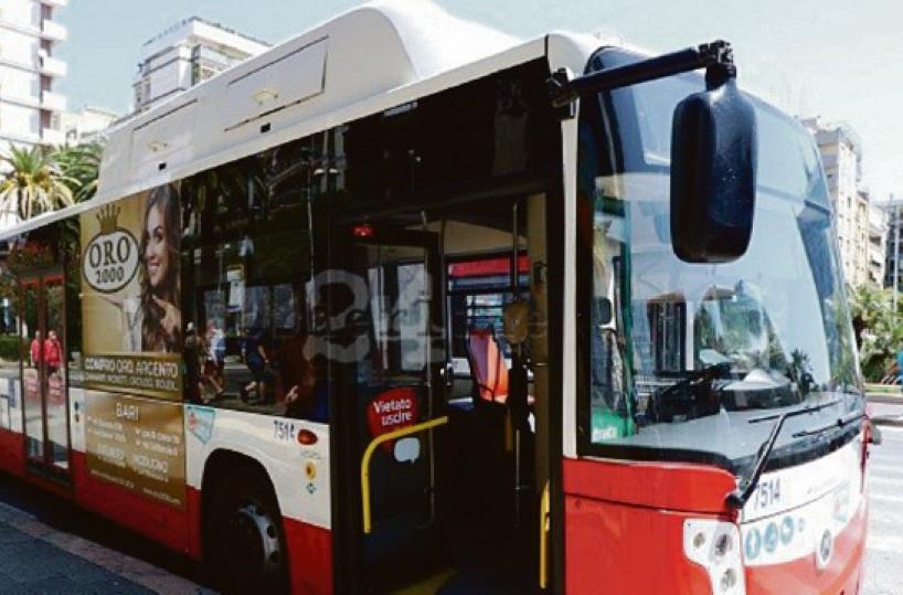 Bari, abbonamenti autobus a 20 euro: tutti in attesa del click day