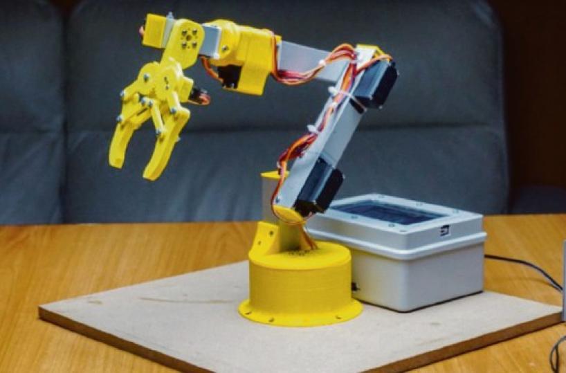 Dalla Basilicata ecco il braccio robotico che tutti possono programmare