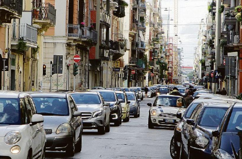 Bari, via Dante cambia volto: alberi e panchine per l’arteria del Libertà