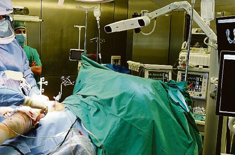 Artrosi all&rsquo;anca, la protesi con il robot: cos&igrave; l&rsquo;intervento diventa meno invasivo