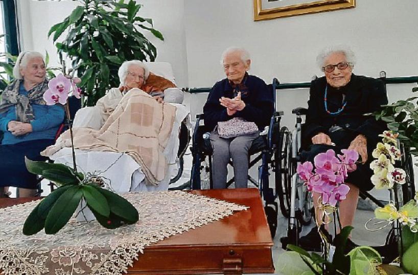 Casarano, nella Rsa il «club delle centenarie»: 5 nonne hanno in media 102 anni