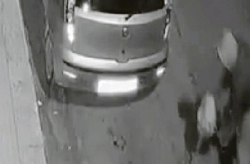 A fuoco le auto in Salento: è il vecchio metodo della vendetta