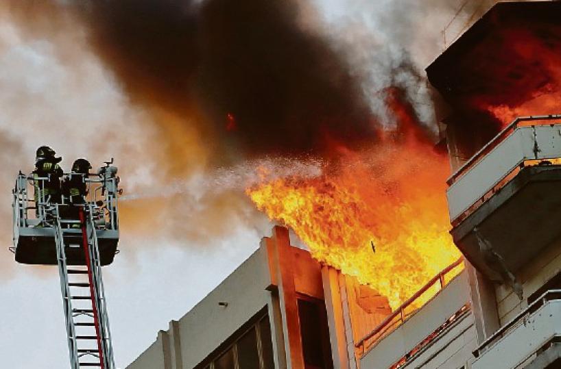 Taranto:  rogo nell'attico in piazza Carmine, via libera ai lavori di messa in sicurezza