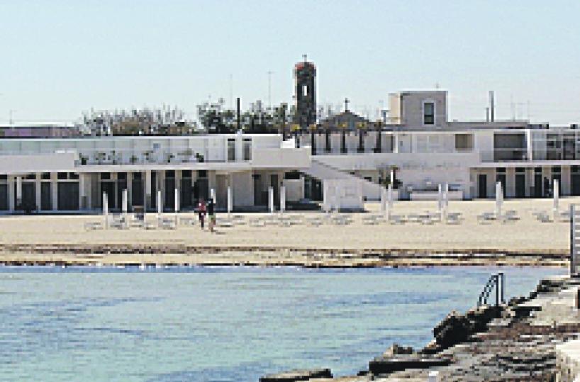 Bari, scaduta la concessione allo stabilimento balneare Trampolino: «Un mese per liberare gli spazi»