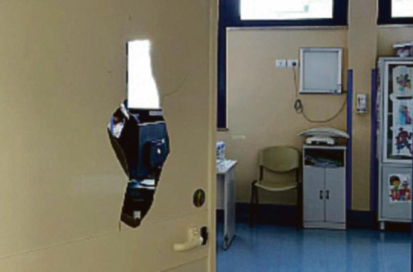 «"Tu stasera finisci in ospedale", e il sangue mi è colato sul volto», parla il medico aggredito a Bari