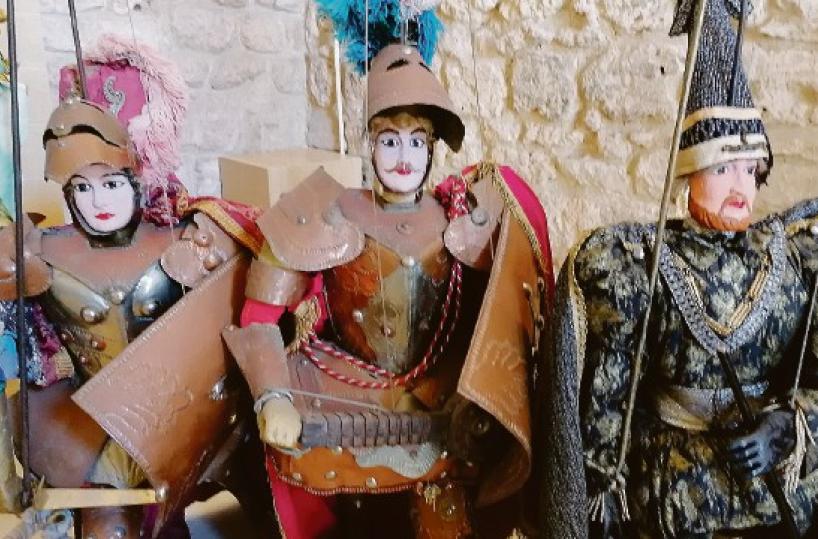Barletta, la collezione di Pupi dimenticata in una stanza del castello