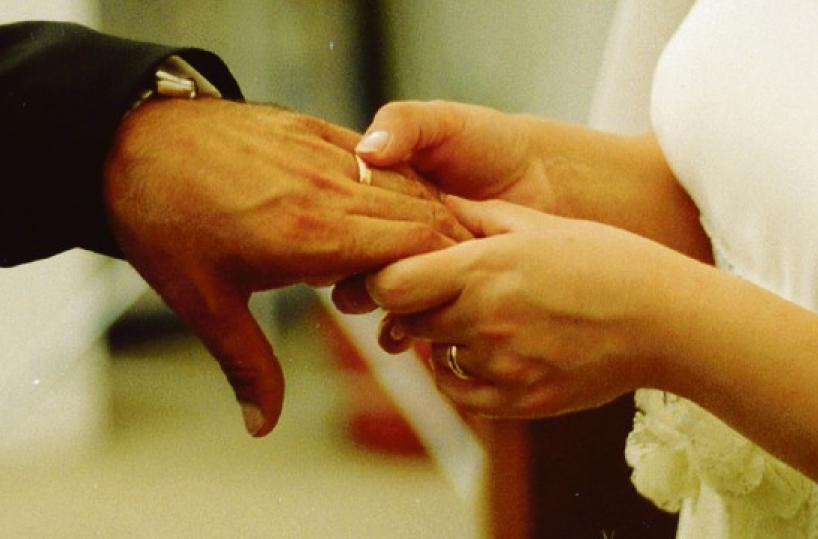 Matrimoni falsi con cittadini stranieri per i permessi di soggiorno: 34 indagati nella Bat