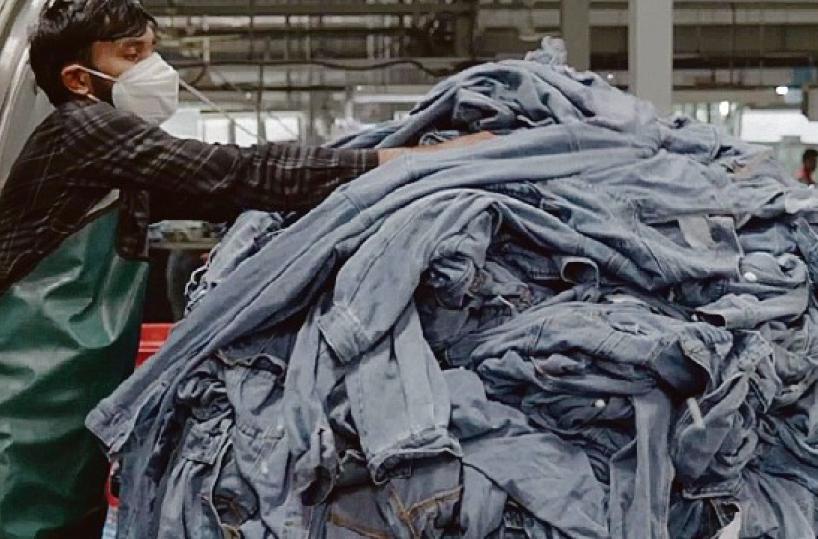 Viaggio in tre continenti per svelare l’impatto sul pianeta dei nostri... «Armadi Pieni»
