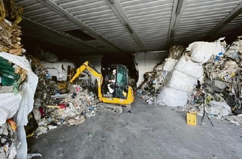 Ferrandina, ex salottificio pieno di rifiuti: una &laquo;bomba ecologica&raquo; da disinnescare