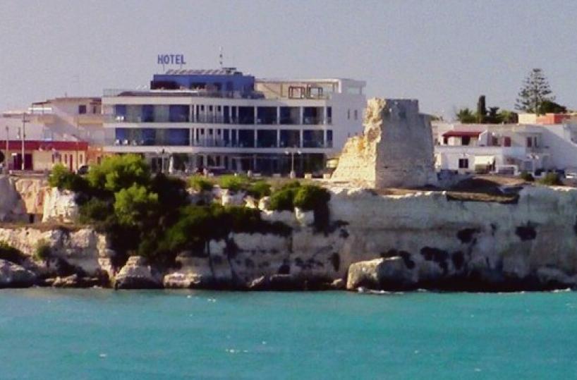 Falesia a rischio crollo: chiude un tratto del lungomare a Torre dell’Orso