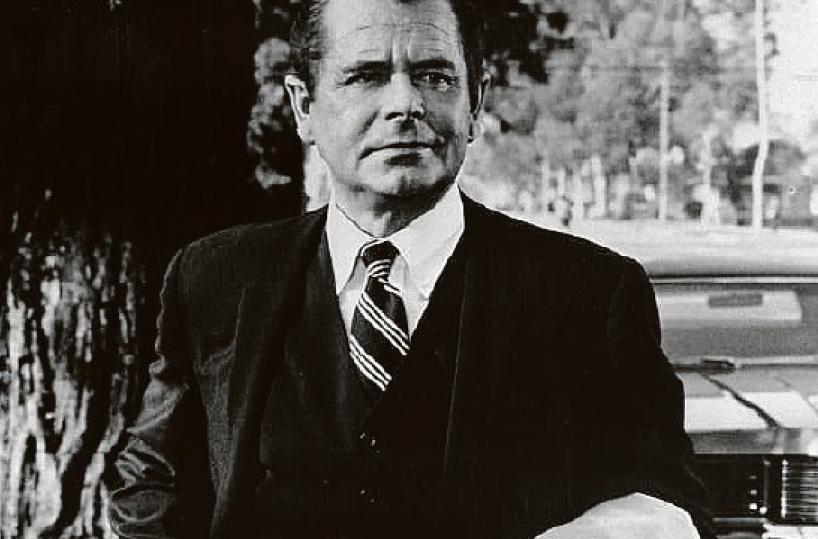 Il «pistolero» Glenn Ford deciso a imporre legge e giustizia nel West