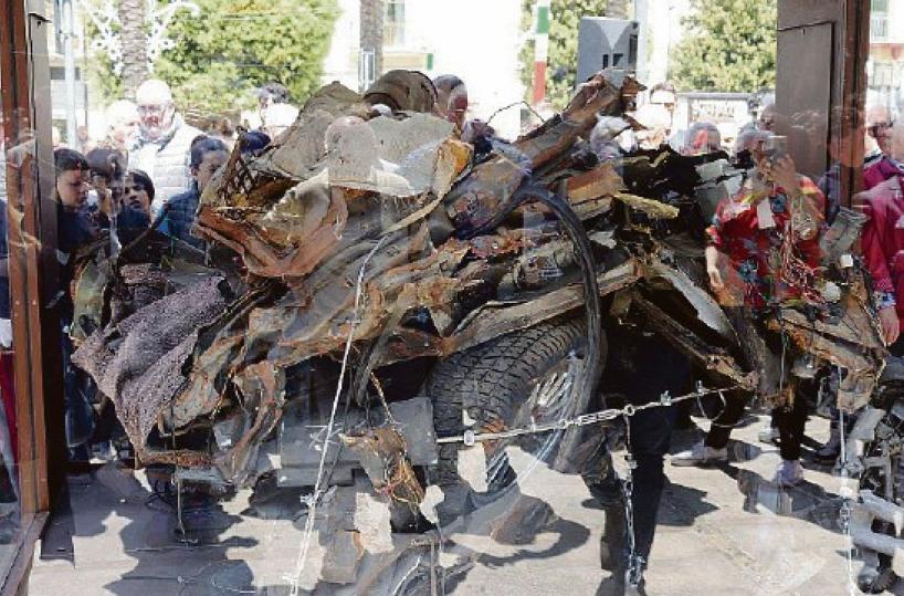Ginosa rivive la strage di Capaci: ecco la teca con i resti dell'auto di Falcone