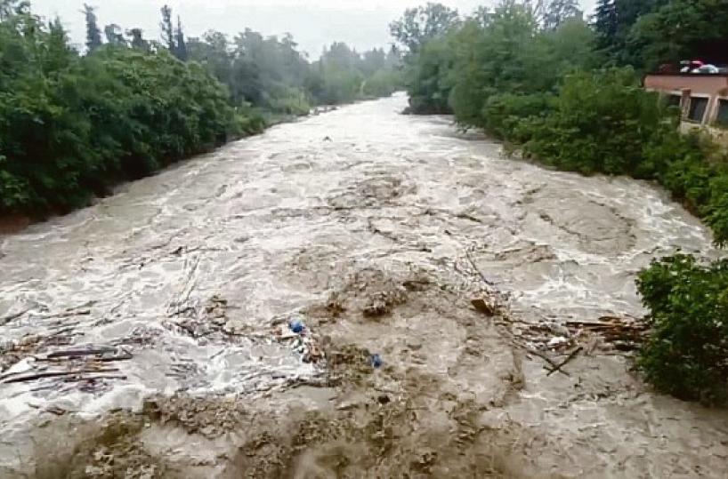 Noi, lontani e impotenti dinanzi alla natura proviamo ad ammetterlo