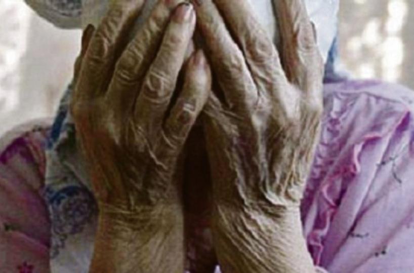 Taviano, botte, minacce e caffè bollente sull'anziana madre: condannata