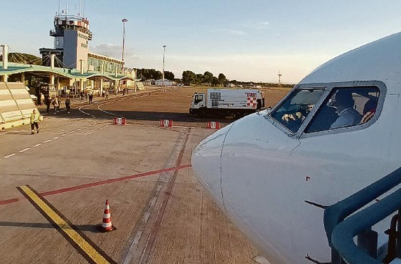 Foggia, pieno anche il volo  per Mostar: decolla l'«aeroporto della fede» 