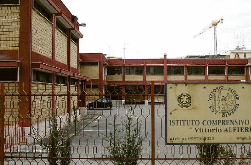 Lavori alla scuola «Alfieri» di Taranto:  il Comune rescinde il contratto