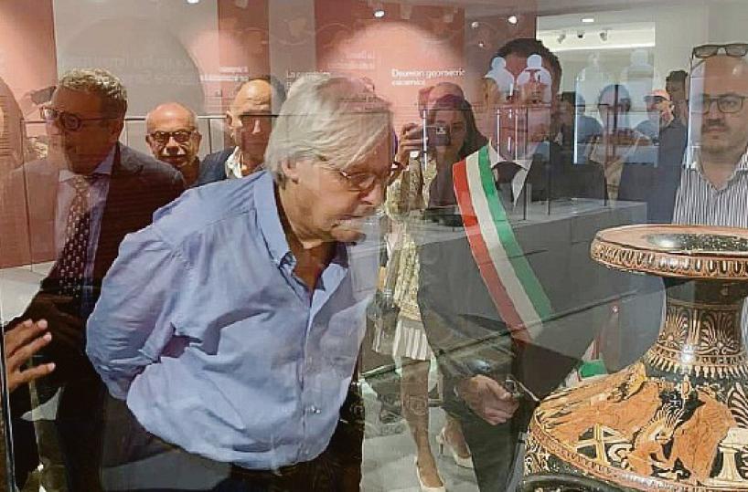 Sgarbi inaugura a Mattinata il «Sansone»: da collezione privata a museo nazionale