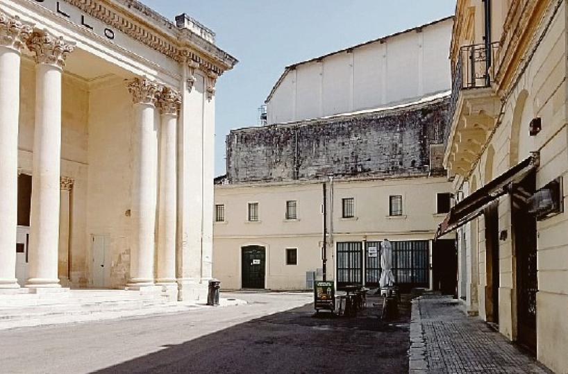 Lecce, caso Politeama: «Spettacoli a rischio coi lavori di pavimentazione»