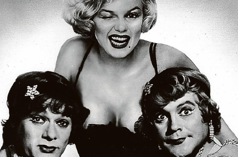 Il trio Monroe, Curtis, Lemmon in «A qualcuno piace caldo», capolavoro del regista Billy Wilder