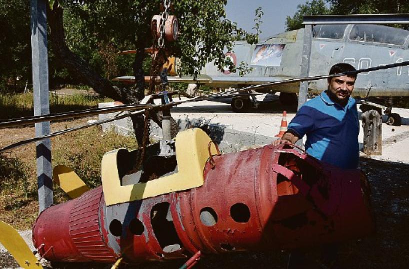 A Ceglie Messapica c'è un agricoltore-genio che crea gli aerei