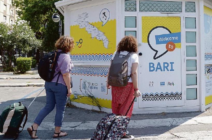Chiuso l’Infopoint alla stazione di Bari: «Inagibile perché senza bagno»