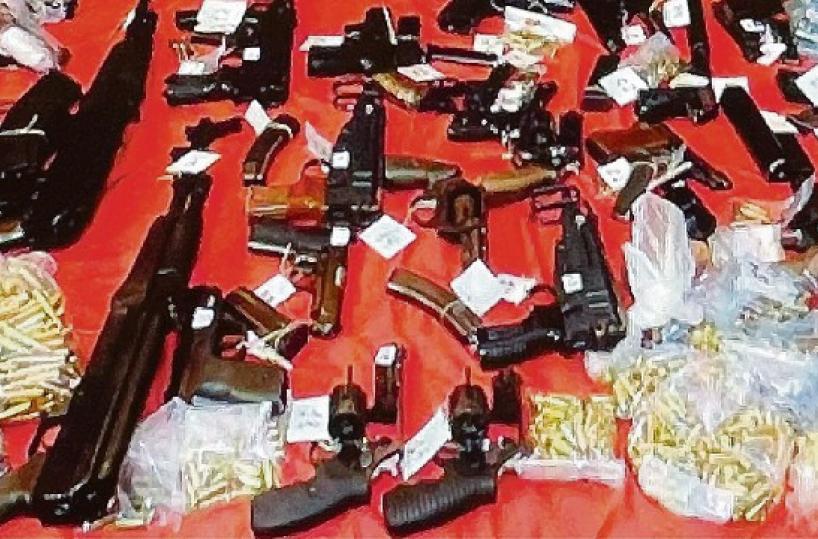 Bari, 15 condanne per l'arsenale del clan Parisi scoperto al quartiere Japigia 