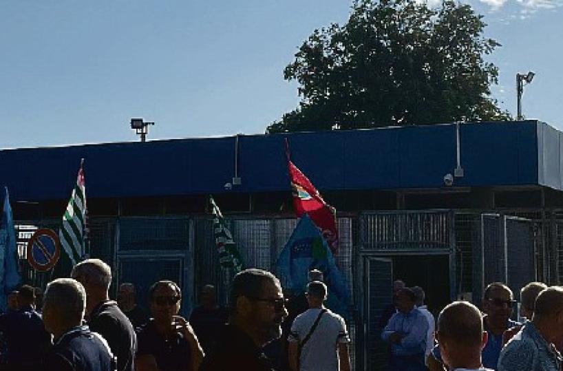 Brindisi, gli operai della Basell mollano: lunedì dal prefetto