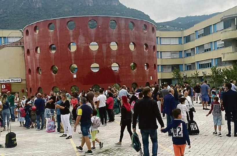 La Puglia torna a scuola: bonus libri, ma i rincari già oltre il 15%