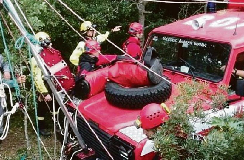 Speleologo cade in una grotta a Monopoli: salvato dai vigili del fuoco