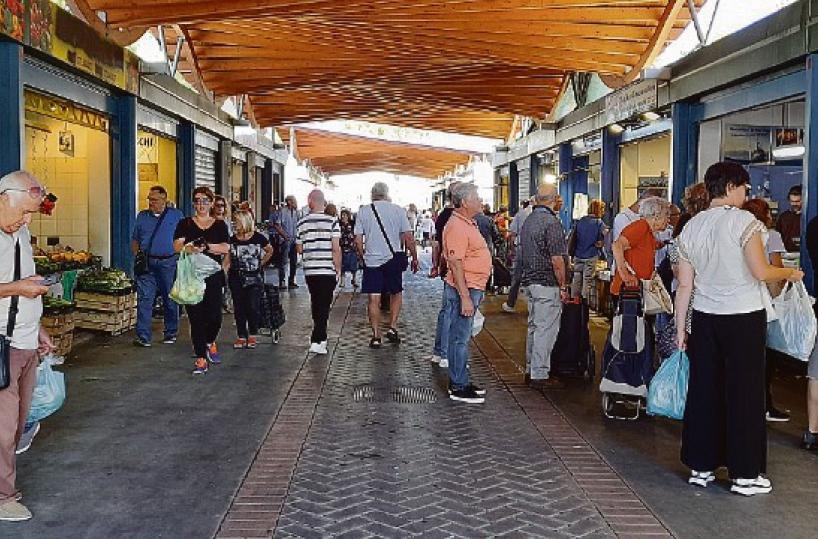 Bari, trovato l'accordo per il mercato: merce fuori dai box fino a 80 centimetri 