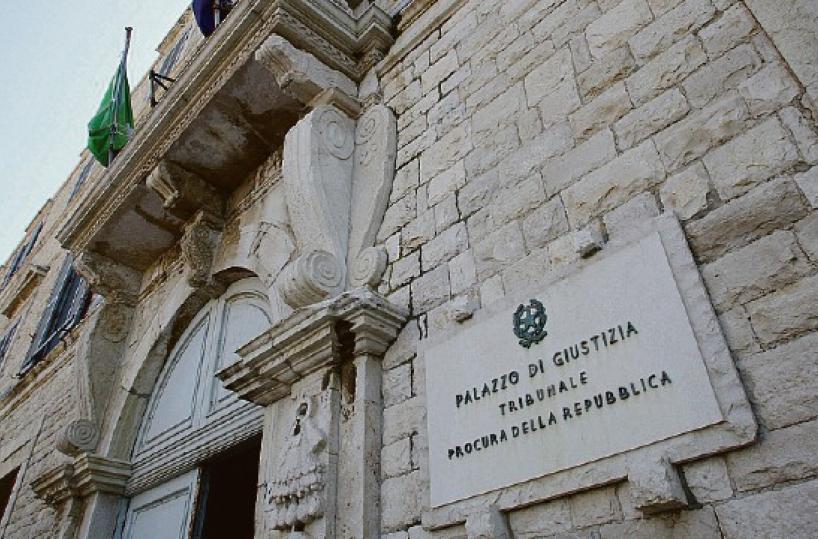 Andria, le intercettazioni col vigile sotto estorsione:  «Tu rimani comunque fregato»