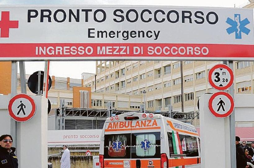 Bari, una giornata al Pronto soccorso tra infermieri e medici in trincea