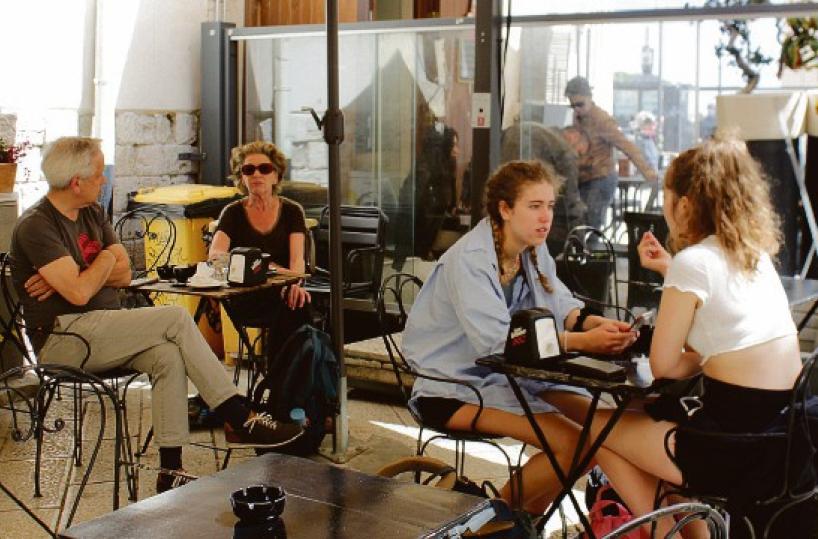 Bari, i gazebo della discordia: «Qui non siamo a Roma». «Distanziare i dehor a 1,2 metri dai muri»
