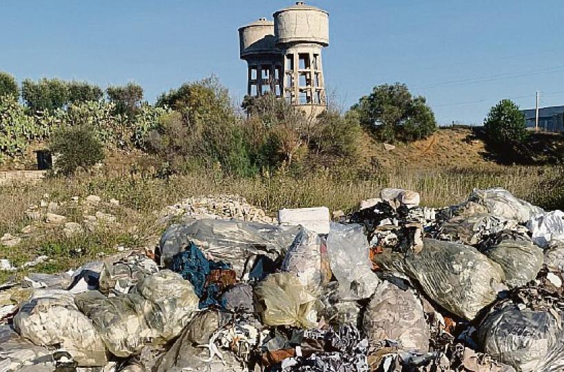 Taranto, rifiuti tombati in campagna: in 24 rischiano il processo