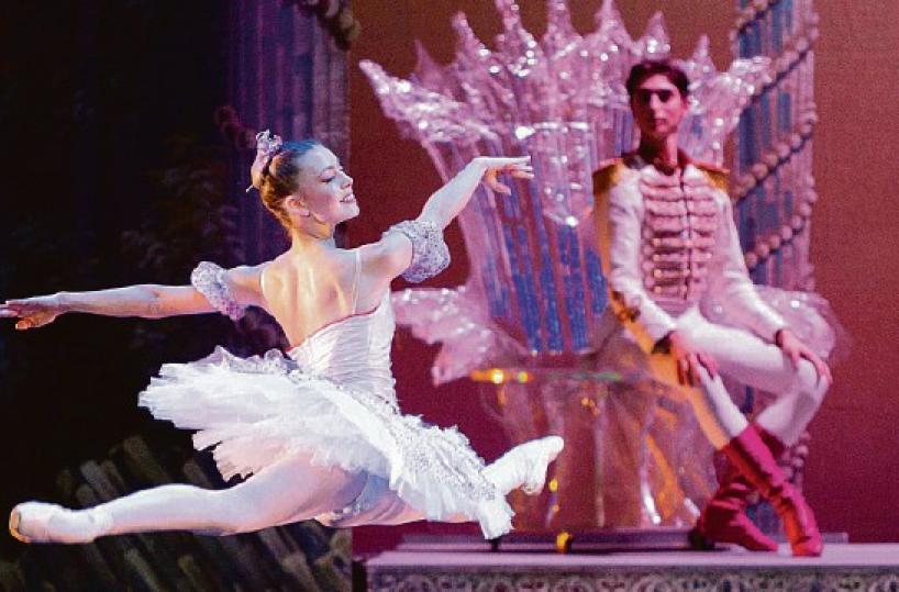 Un viaggio incantato al Petruzzelli di Bari con «Lo Schiaccianoci» 