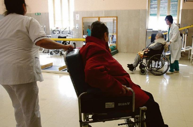 Bari, tecnici sanitari «abusivi»: il gip dice no all’archiviazione
