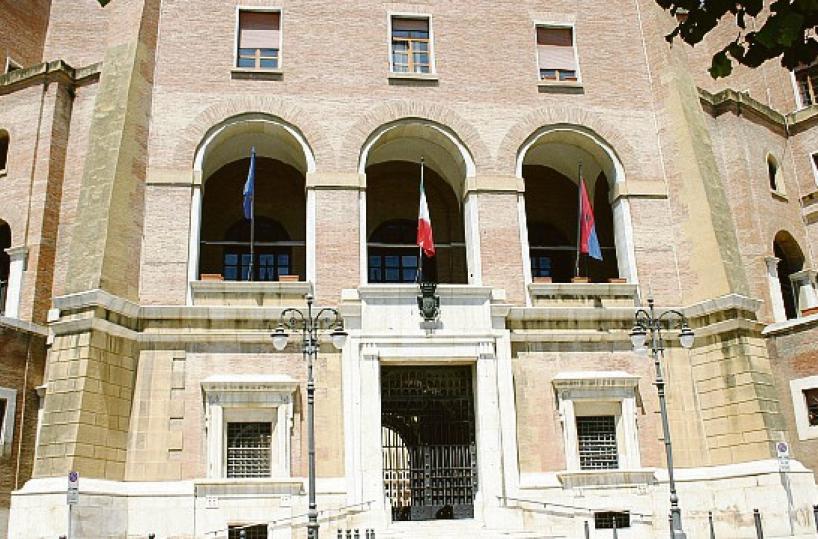 Assenteisti nel Comune di Foggi, prescrizione per 24 dipendenti: erano tutti accusati di truffa