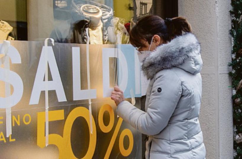 Saldi, avvio in sordina a Potenza: «Bene durante le feste ma ora vanno a rilento»